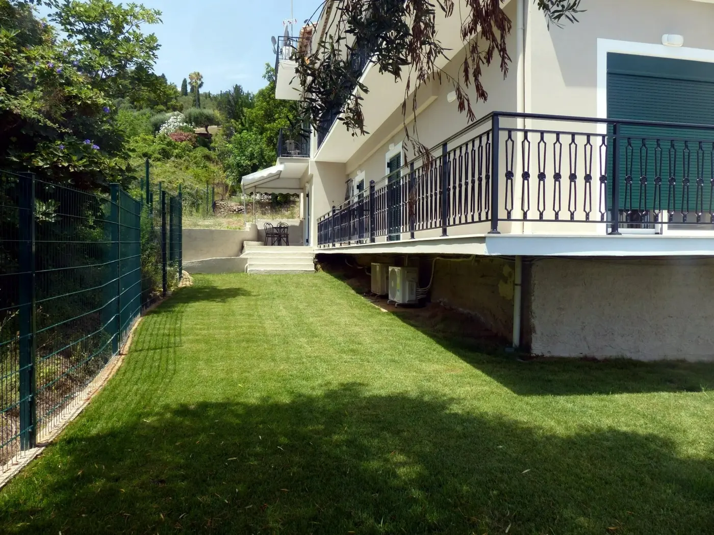 Chillout Luxury Apartments Korfu – Garten seitlich